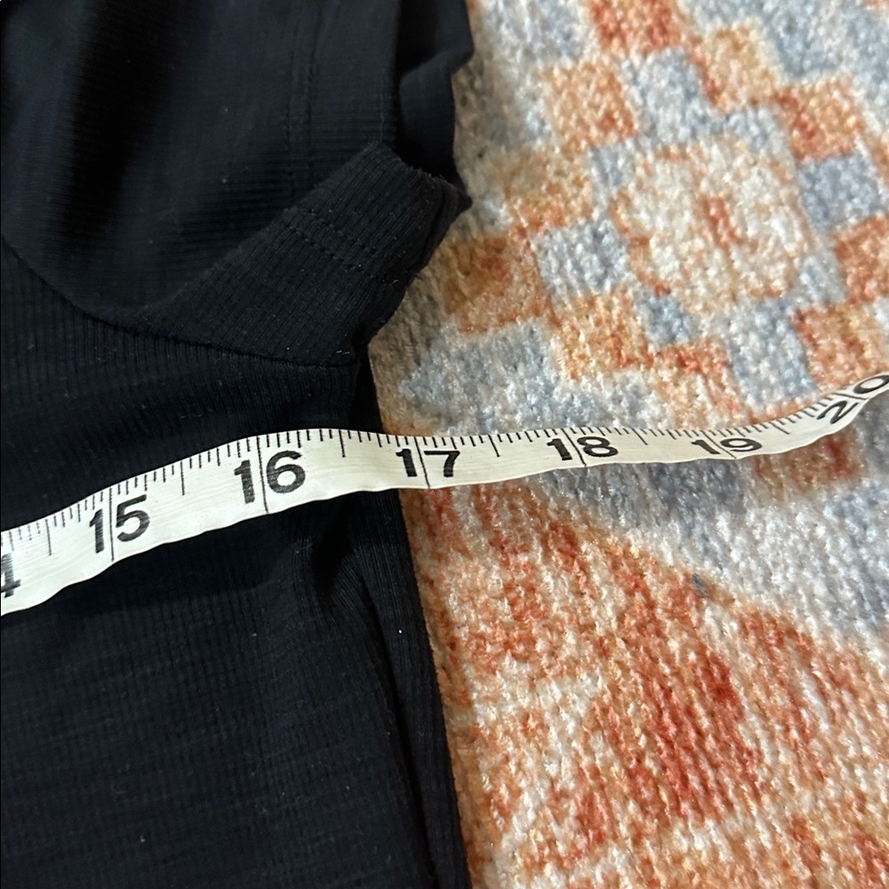 Beyond Yoga® remix short-sleeve crop T-shirt black style# HR7675 size medium - Picture 5 of 6